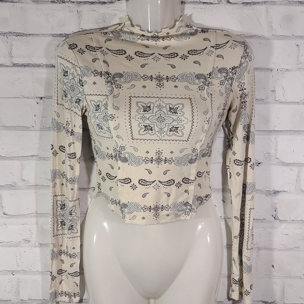 Women's Stretchy Paisley Print Crop Top, Small